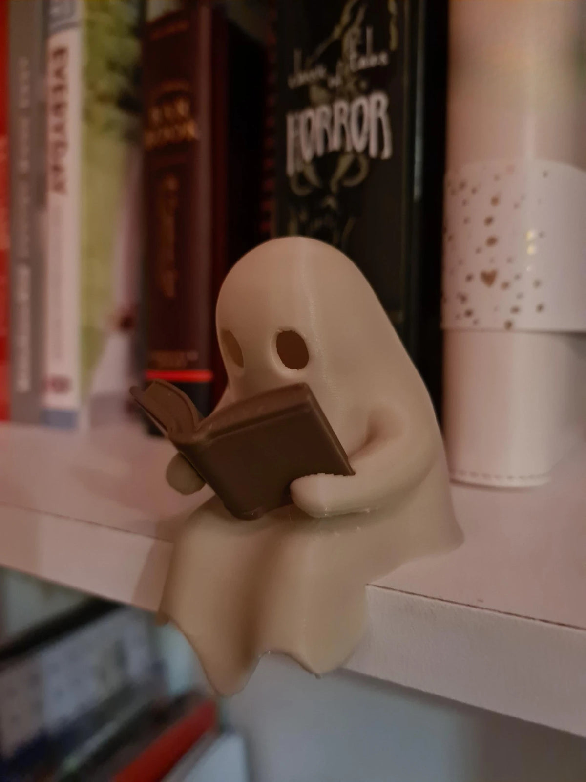Reading Ghost Shelf Sitter