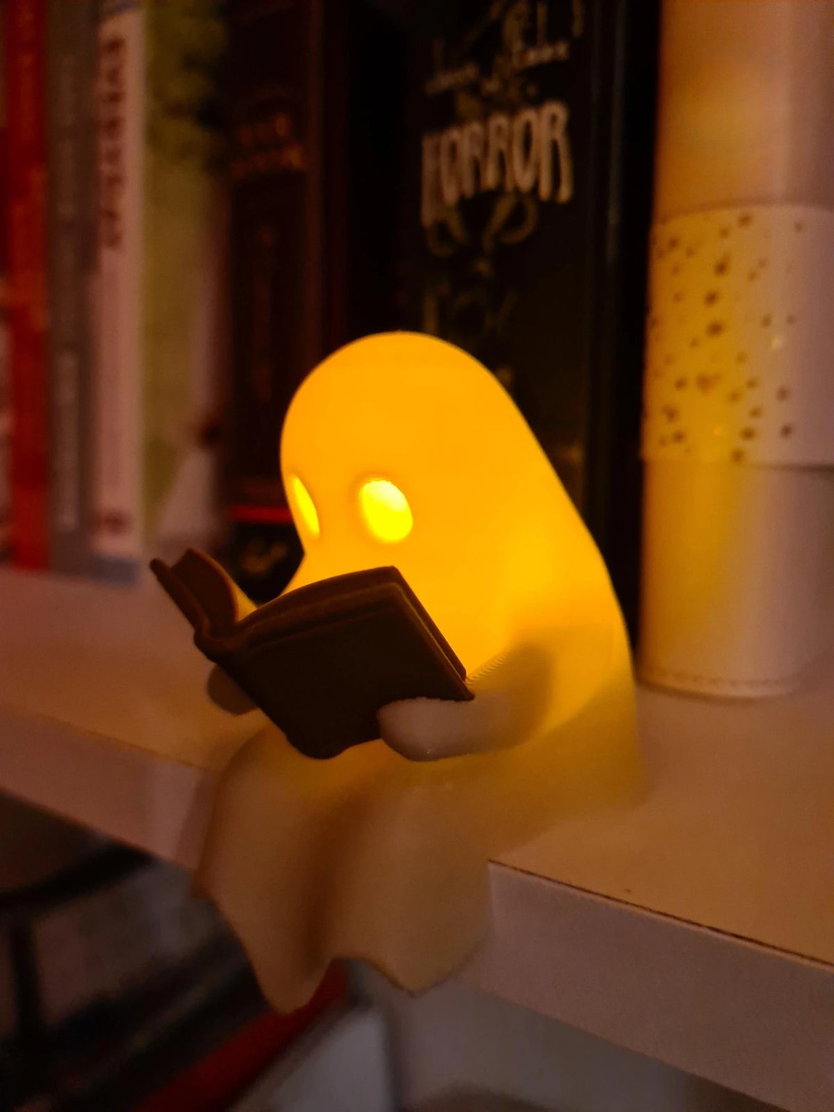 Reading Ghost Shelf Sitter